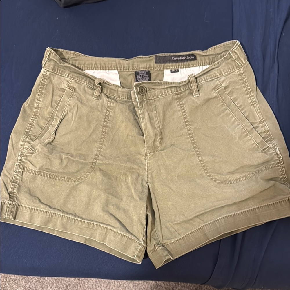 Calvin Klein Green Cargo Shorts with Relaxed Fit